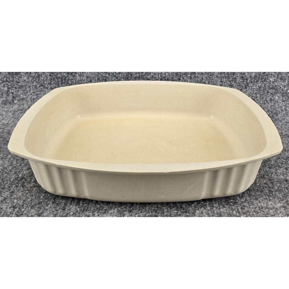Vtg Nordic Ware 10 x 13 x 2.5" Deep Dish Bake and Serve Microwave‎ & Oven Beige